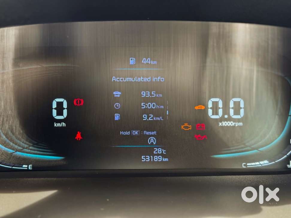 Kia Carens, 2023, Petrol