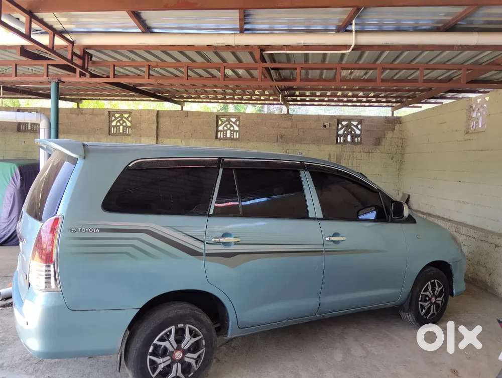 Toyota Innova 2005 Petrol Car