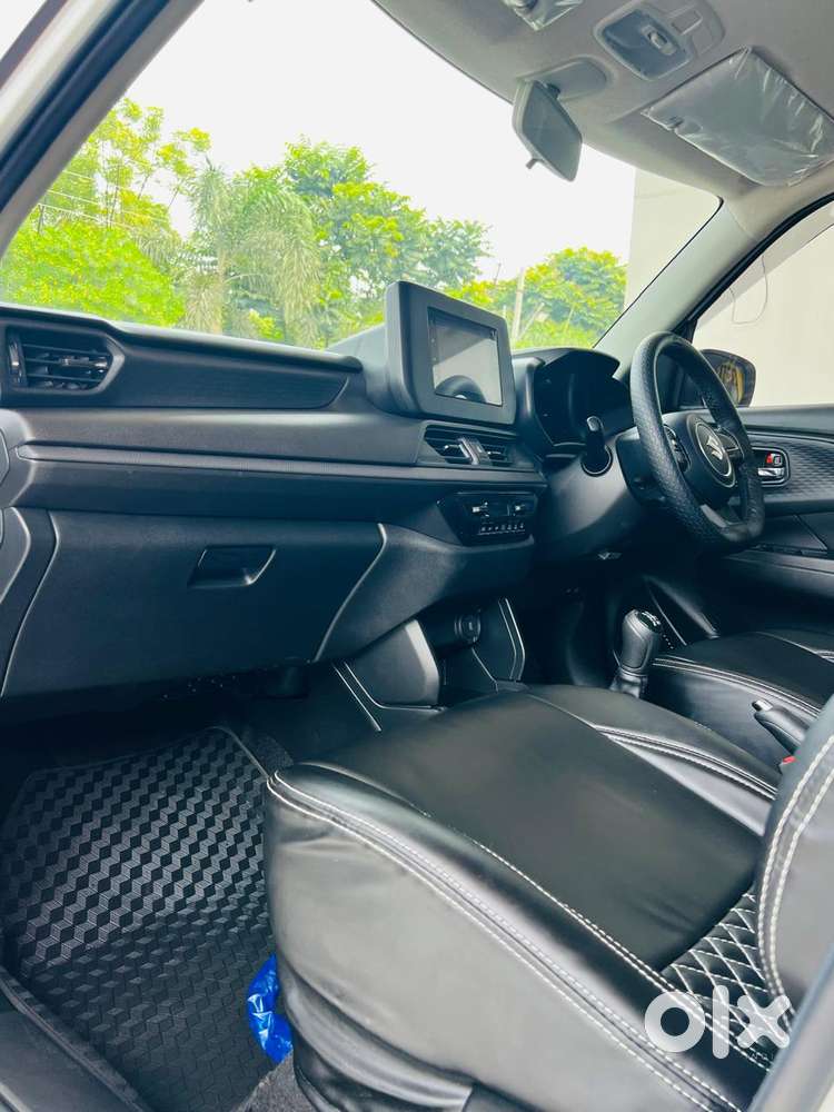 Maruti Suzuki New-gen Swift Vxi, 2025, Petrol