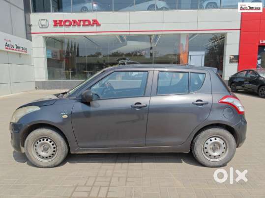 Maruti Suzuki Swift Lxi Option, 2017, Petrol