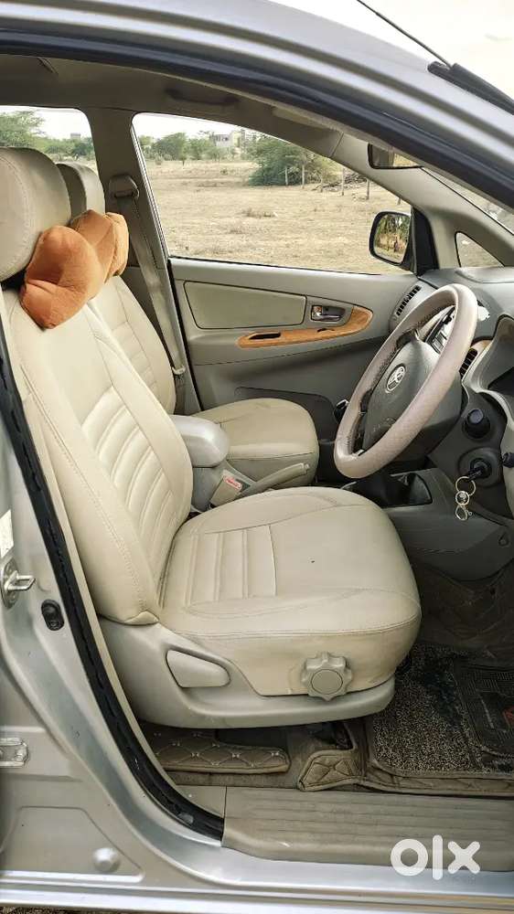 Innova 2010 V Model With Service Record And With Brand New Tyres..