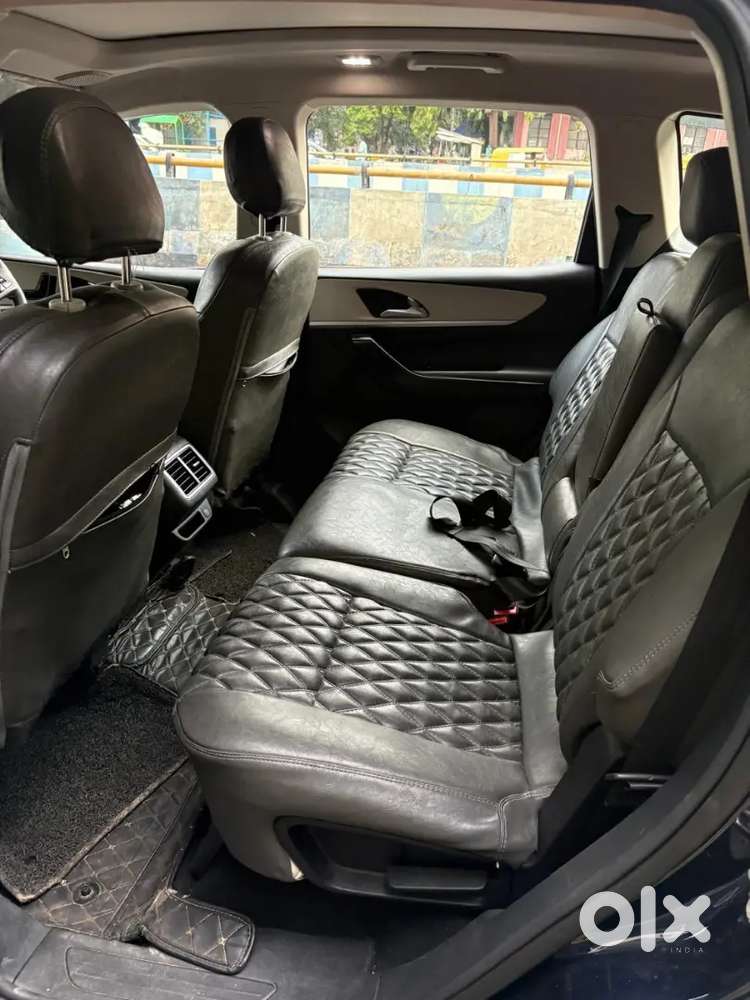 Mahindra XUV700 2022 Petrol Well Maintained with leather seats