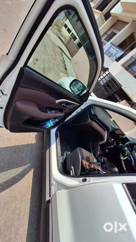 Maruti Suzuki Grand Vitara 2025 Petrol 33000 Km Driven