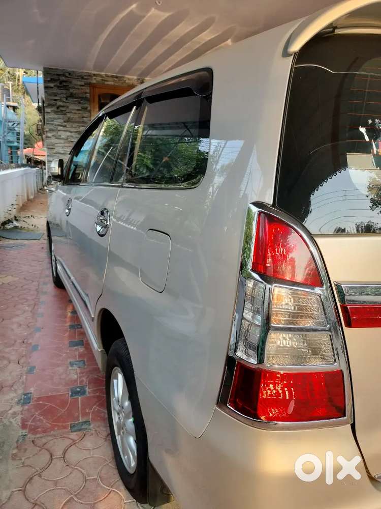Toyota Innova 2014  2.5 V 7 Seater Diesel 105000 Km Driven