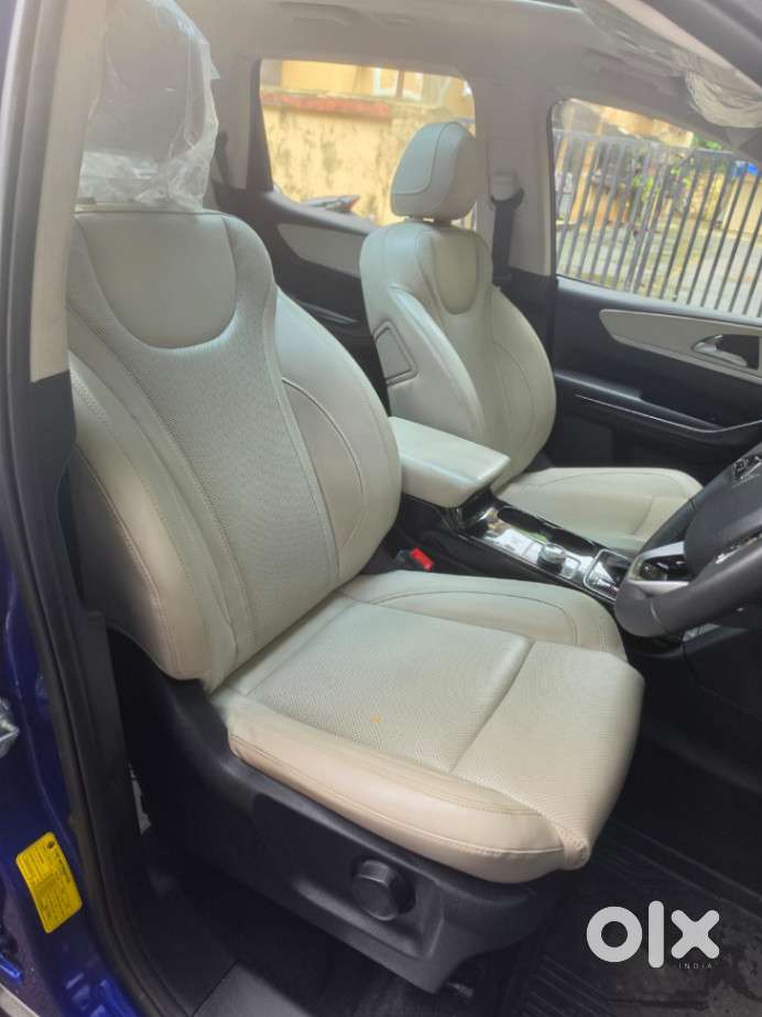 Mahindra Xuv700 2.2 Ax 7 Diesel At Luxury Pack Str, 2025, Diesel