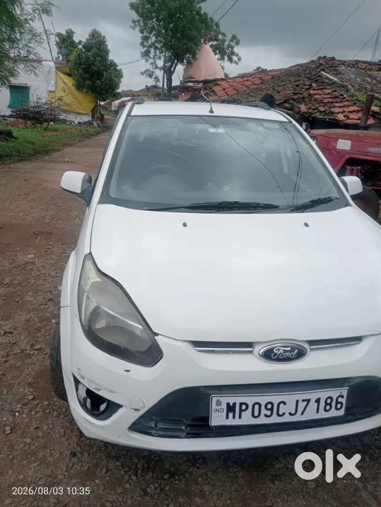 Ford Figo Titanium Blu 2011