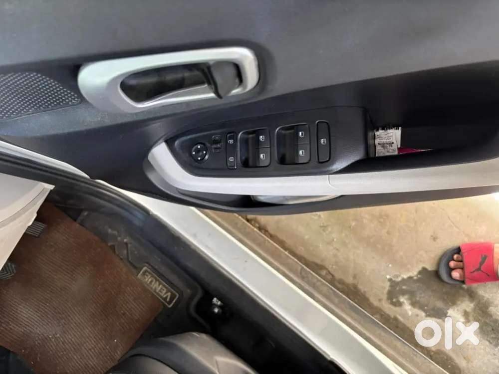Hyundai New Venue 2024 Petrol Well Maintained