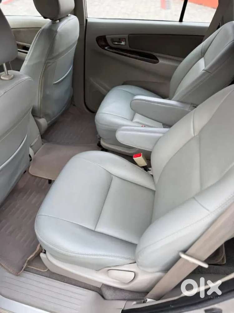 Toyota Innova 7 Str 2013 Diesel 180000 Km Driven