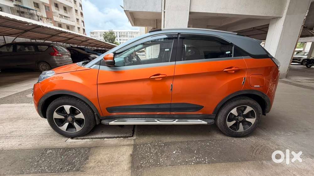Tata Nexon Diesel 2018 - Dualtone Marigold Grey Automatic Diesel