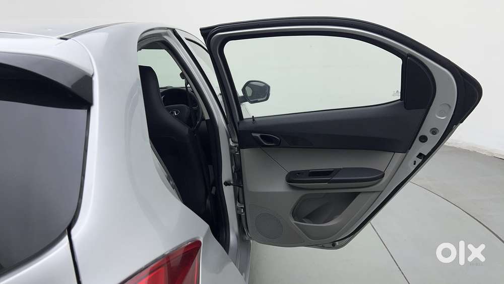 Tata Tiago 1.2 Revotron Xm, 2018, Petrol