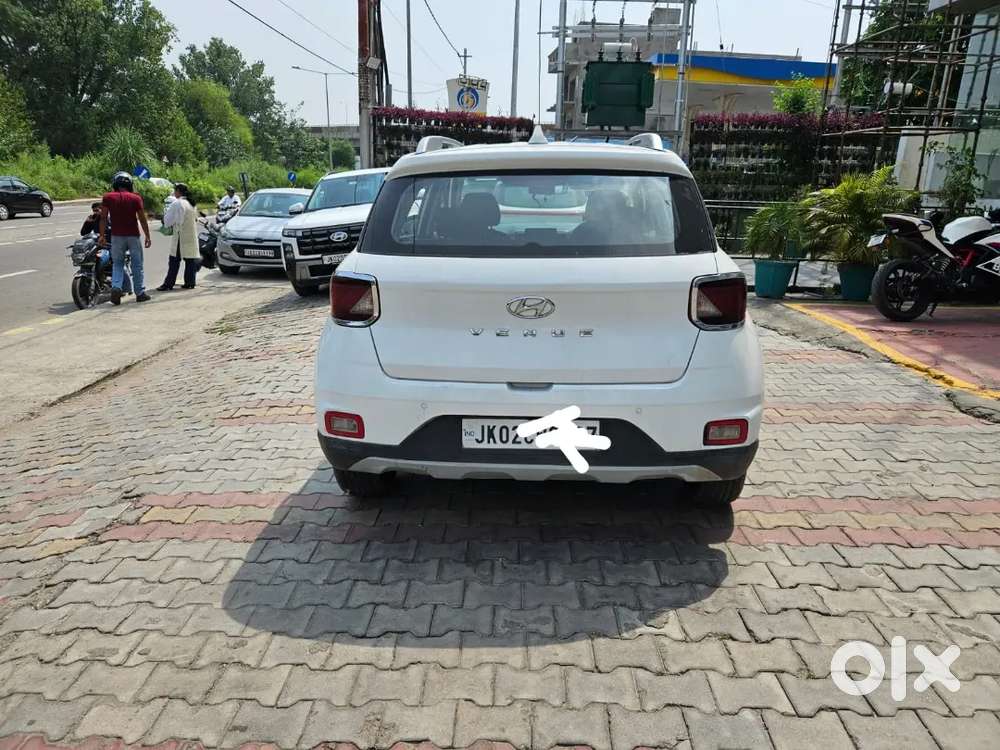 Hyundai Venue Showroom Condition Car Petrol 41000 Km Driven