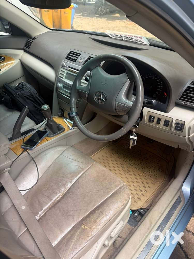 Toyota Camry 2010-cng & Petrol 74000 Km Driven