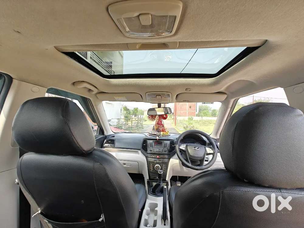 Mahindra Xuv 300 W6 Petrol With Sunroof