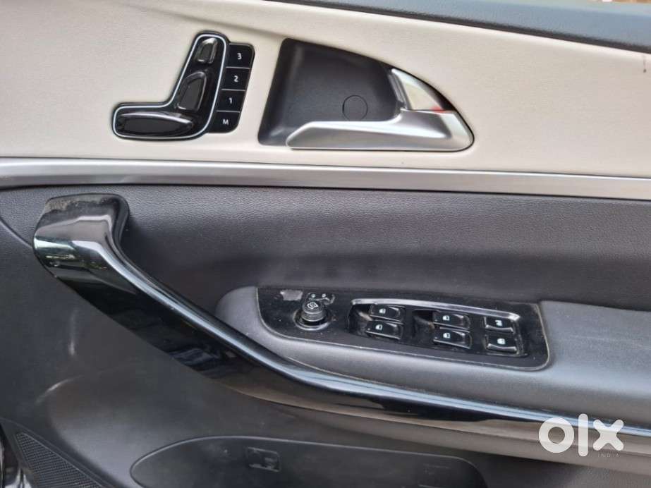 Mahindra Xuv700 Ax7 Luxury Pack Awd, 2025, Diesel