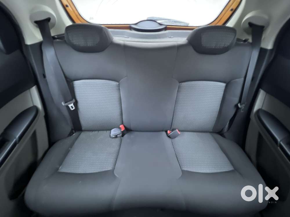 Tata Tiago Xza, 2017, Petrol