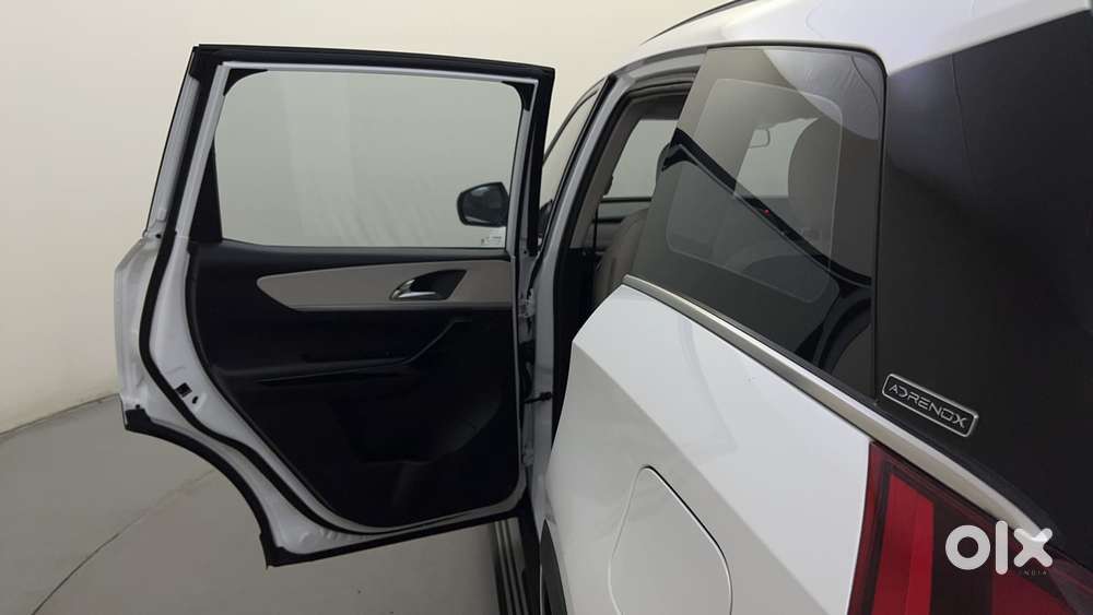 Mahindra Xuv700 2.0 Ax 7 Petrol At Luxury Pack Str, 2024, Petrol