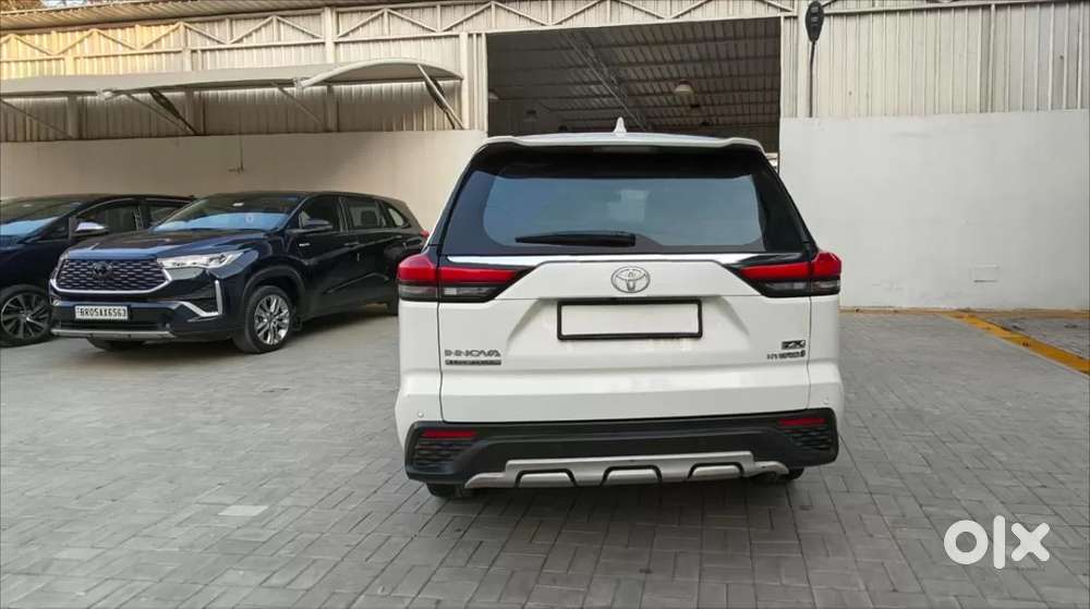 Toyota Innova Hycross 2.0 Zx (o) Hybrid 7 Str, 2024, Petrol