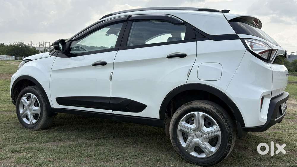 Tata Nexon 1.2 Revotron Xm Plus (s), 2023, Petrol