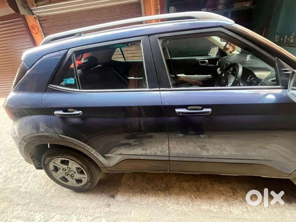 Hyundai Venue 2024 Petrol Well Maintained
