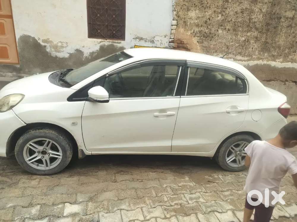 Kisi Bhai Ko Car Chiye To Contact Karo