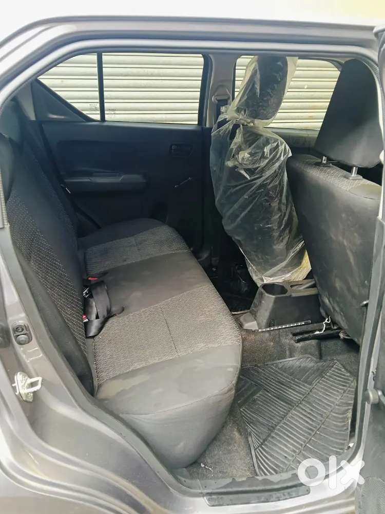 शो रूम गाडी आहे 19 महिने झालेत 4.40/- लोन अमाऊंट बाकी आहे