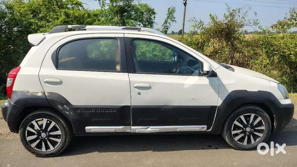 Toyota Etios Cross 1.2 2013