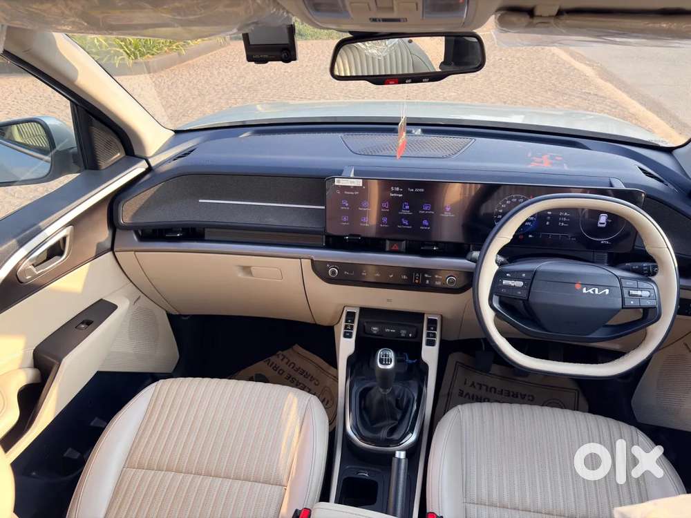 Kia Carens Clavis, 2025, Petrol
