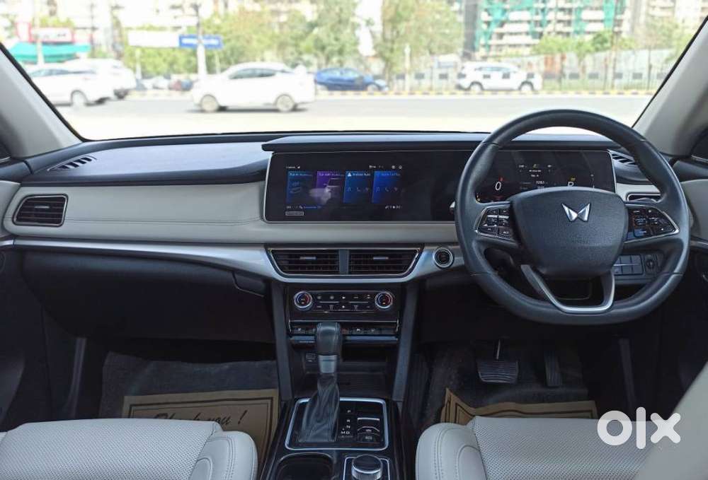 Mahindra Xuv700 2.2 Ax 7 Diesel At Luxury Pack Str Awd, 2026, Diesel