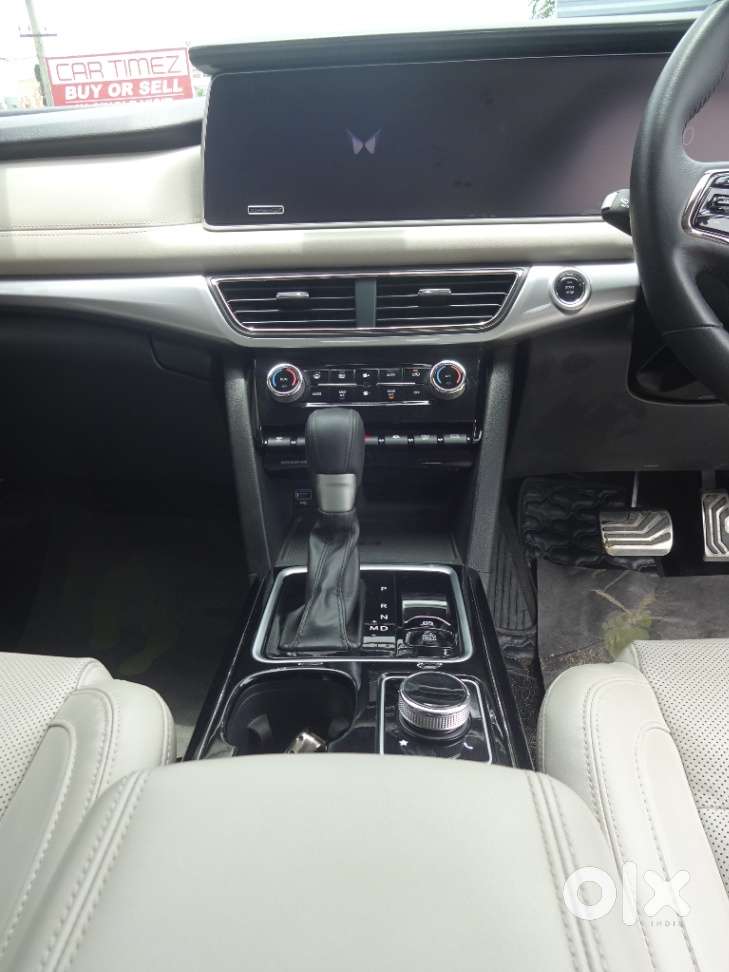 Mahindra Xuv700 2.2 Ax 7 Diesel At Luxury Pack Str Awd, 2025, Diesel