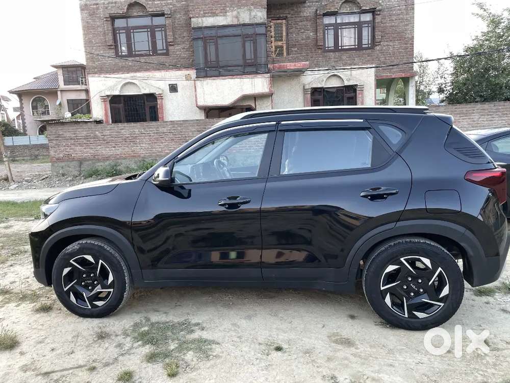 Kia Sonet 2025 Petrol 13700 Km Driven