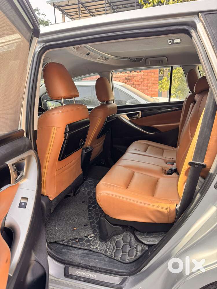 Toyota Innova Crysta 2.4 V 8 Str, 2017, Diesel