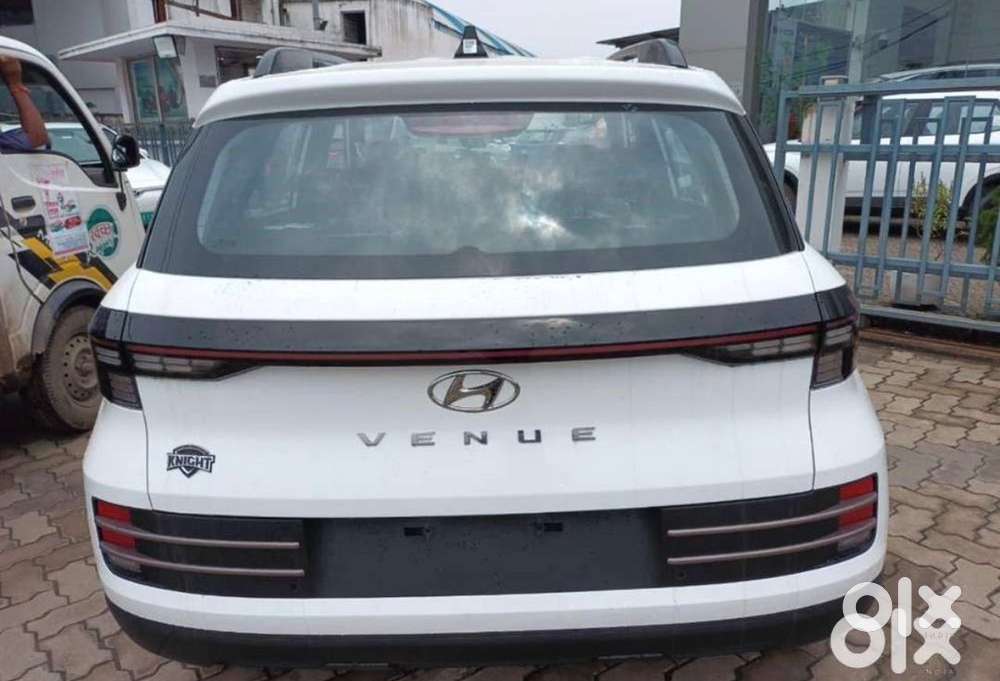 Hyundai Venue Petrol 2024