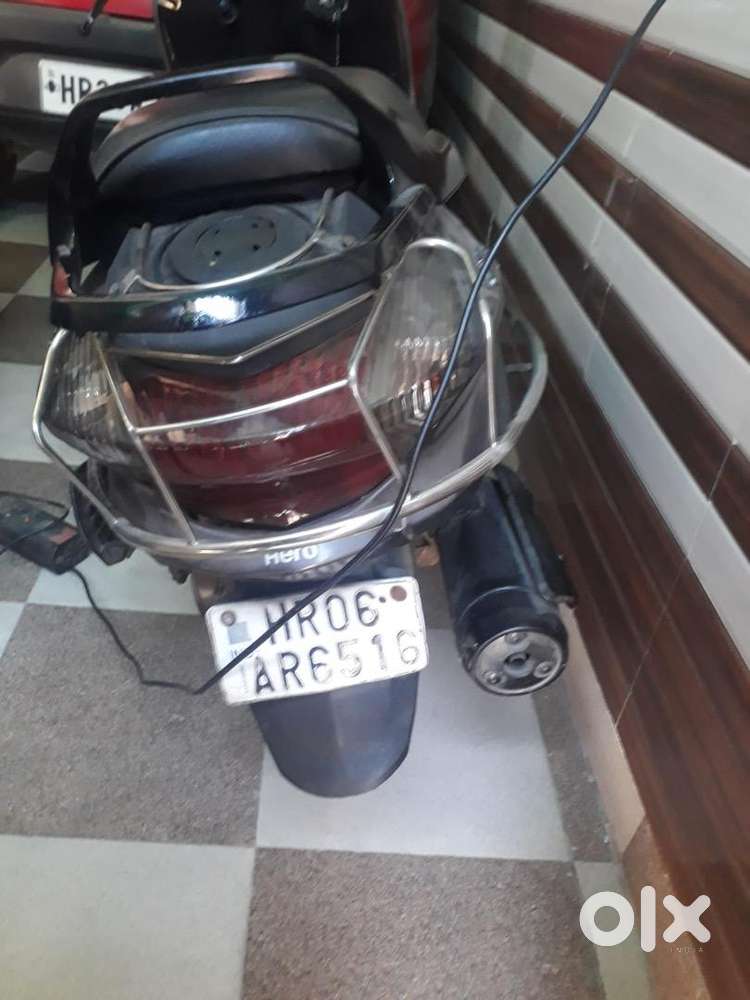 Renault Kwid 2017 Petrol Well Maintained And Two Scooty