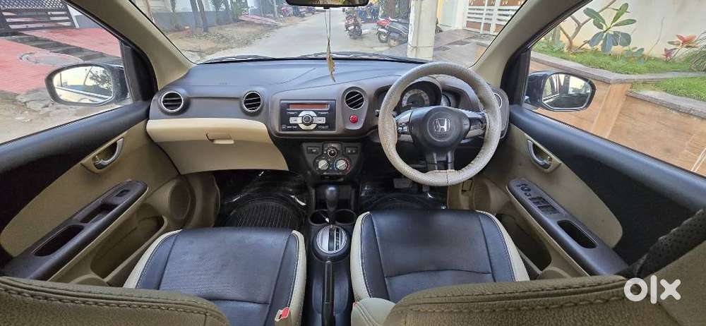 Honda Brio V Automatic, 2013, Petrol