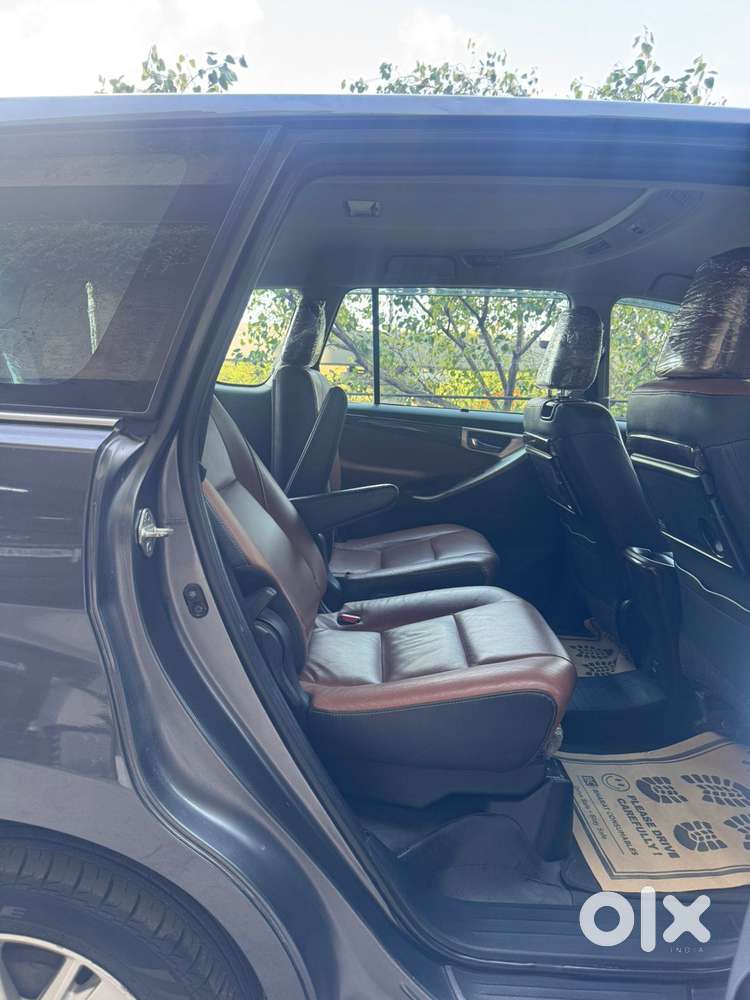 Toyota Innova Crysta 2.8 Zx At 7 Seater, 2016, Diesel