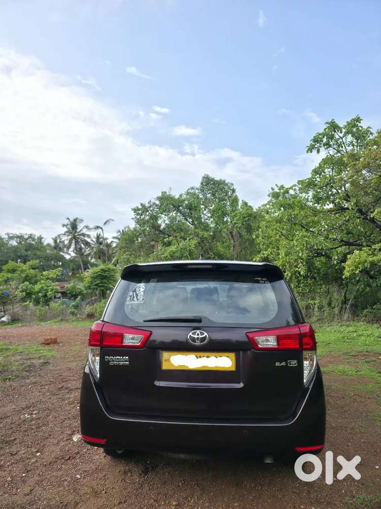 Toyota Innova Crysta 2.4 G (taxi) 8 Seater