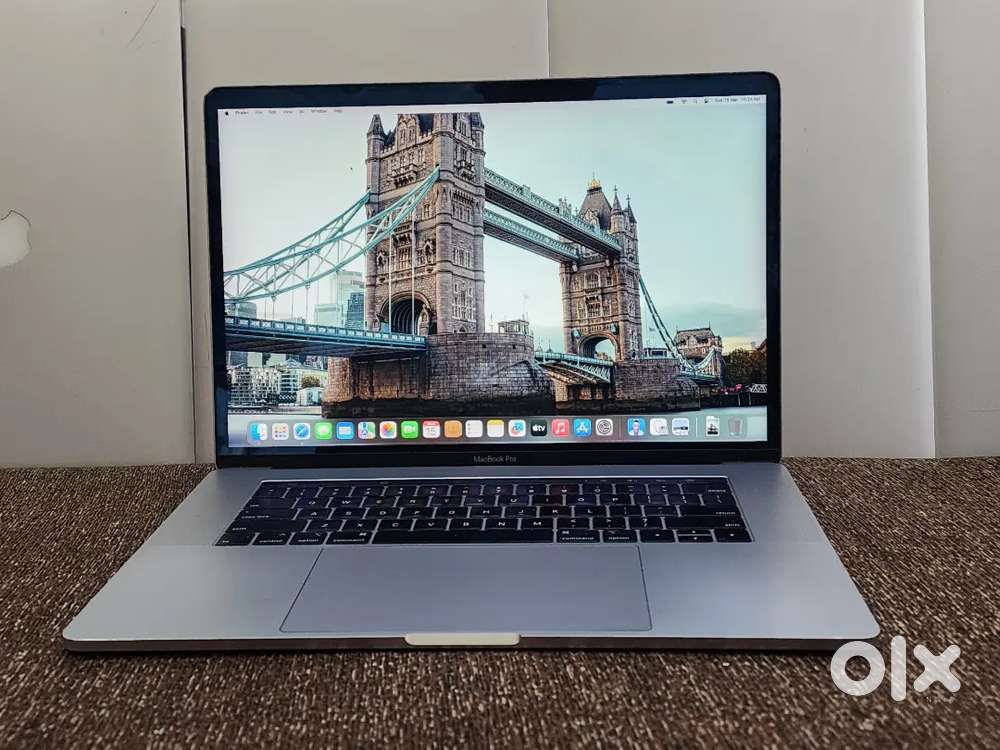 Apple Macbook Pro i7/16/256gb/5.5gb GRAPHICS Touchbar Touch id