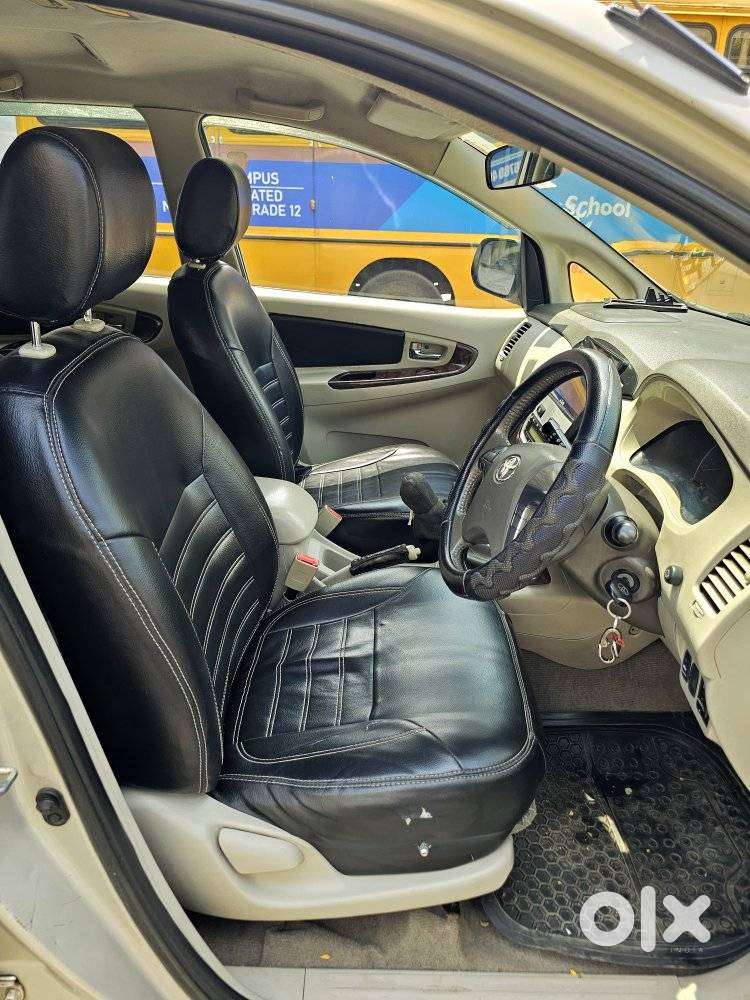 Toyota Innova 2004-2011 2.5 V Diesel 8-seater, 2014, Diesel