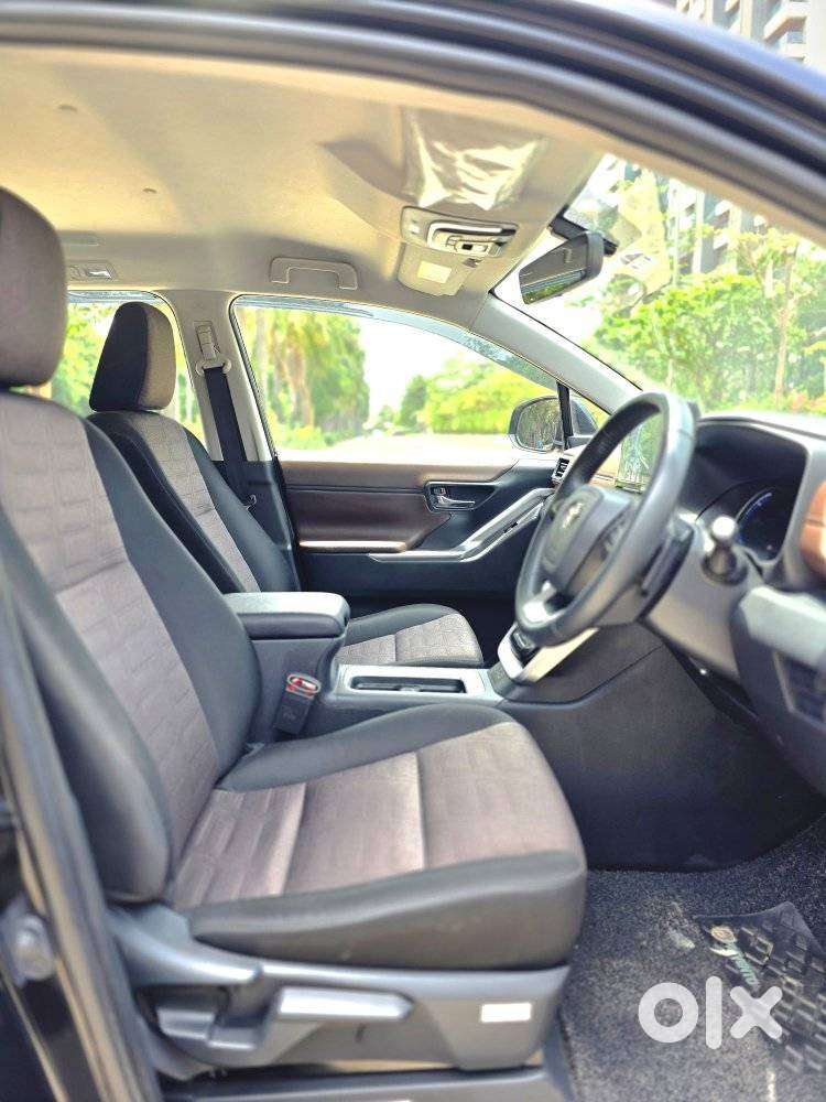 Toyota Innova Hycross 2.0 Vx Hybrid 8 Str, 2025, Petrol