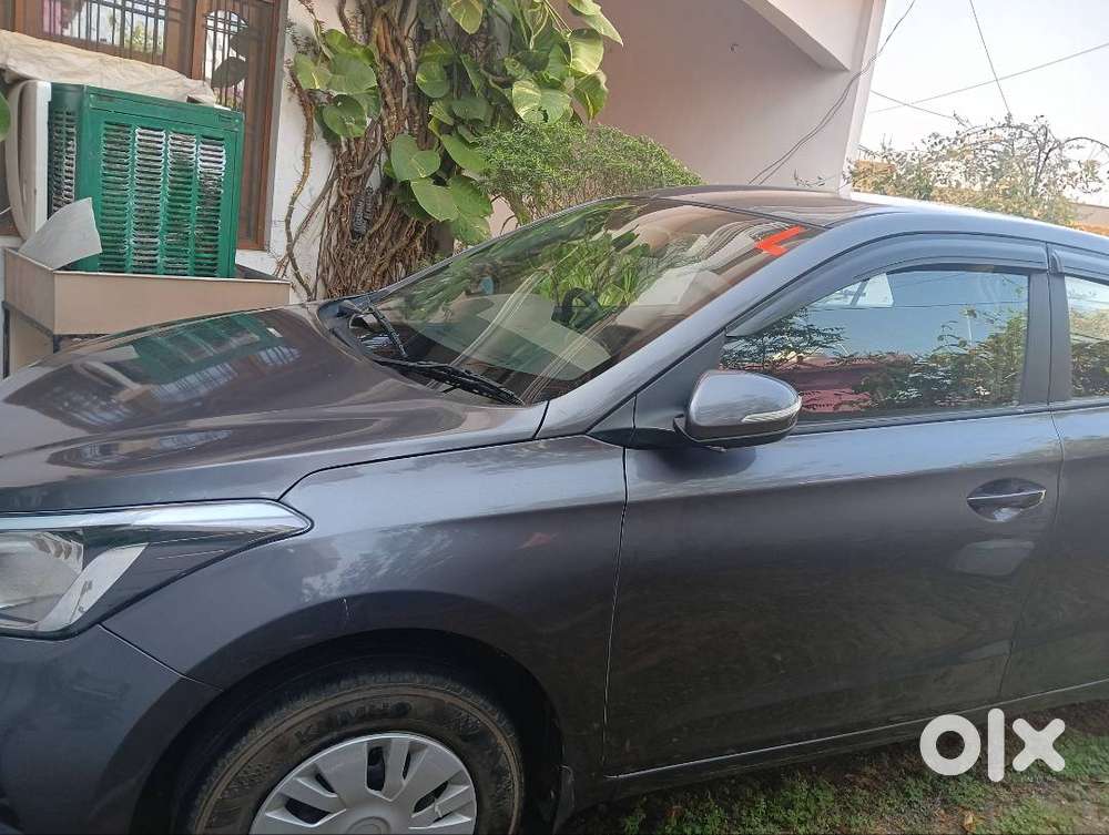 Car New He Bahut Kam Use Hua He