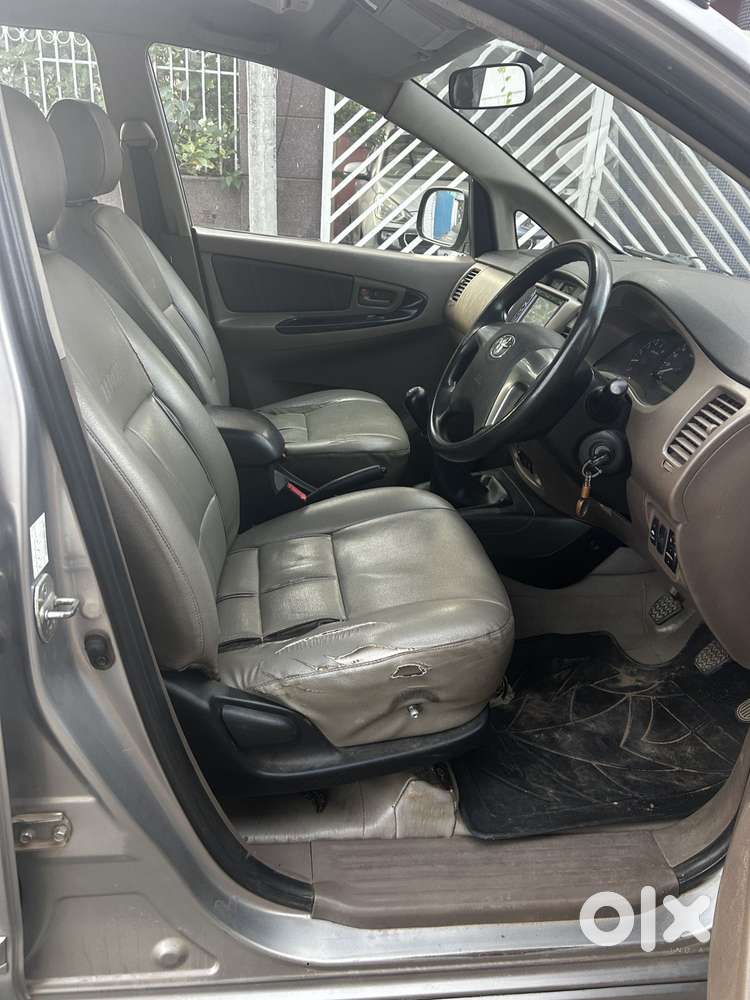 Toyota Innova 2.5 G (diesel) 8 Seater Bs Iv, 2015, Diesel