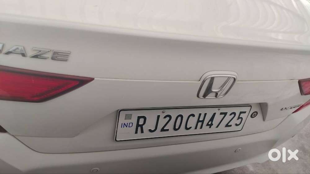 White Honda Amaze In Excellent Condition