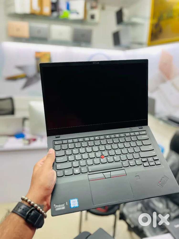 Lenovo i7 8th 16 GB Ram 256 SSD SIRF 24999/- ME WITH ORIGINAL  ADOPTER