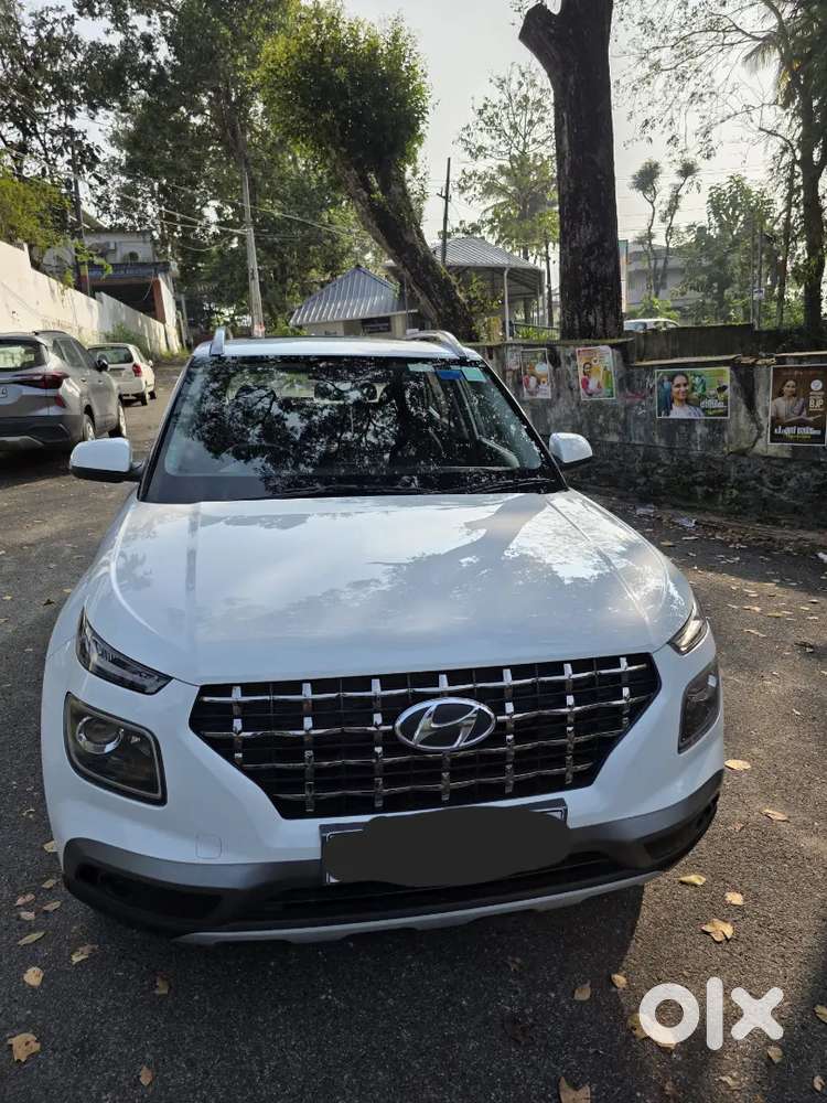 Well Maintained Hyundai Venue 2022 Turbo Petrol Under Company Warranty