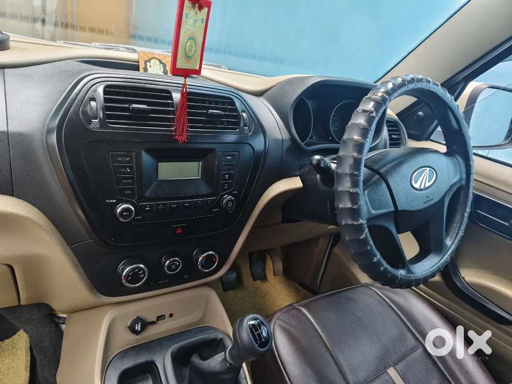 Mahindra Tuv 300 T6+  2017