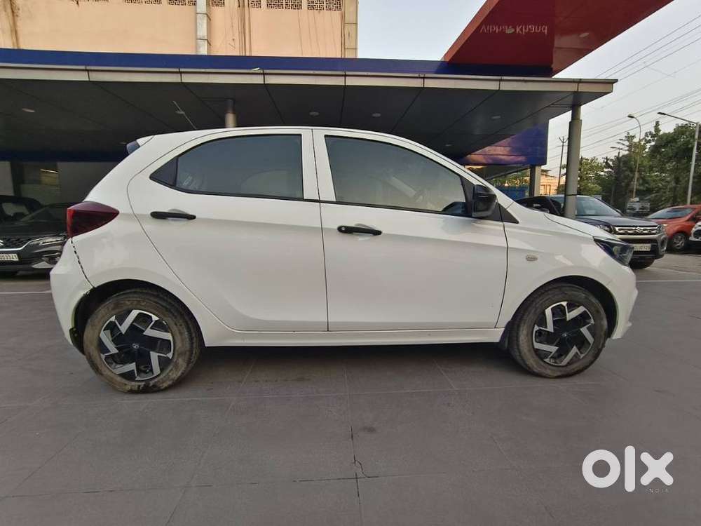 Tata Tiago 1.2 Revotron Xm, 2025, Petrol