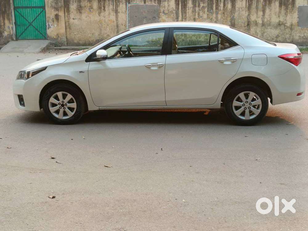 Toyota Corolla Altis G Hv At, 2015, Petrol