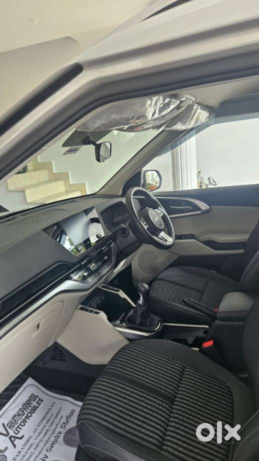 Kia Carens, 2022, Petrol