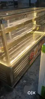 Display counter fridge counter