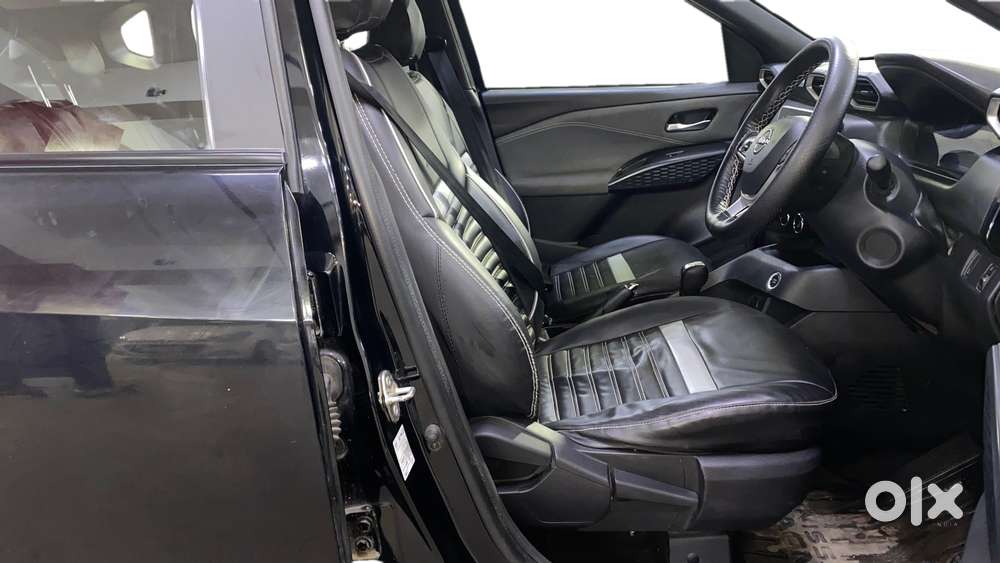 Nissan Magnite Kuro Edition Petrol Amt, 2025, Petrol